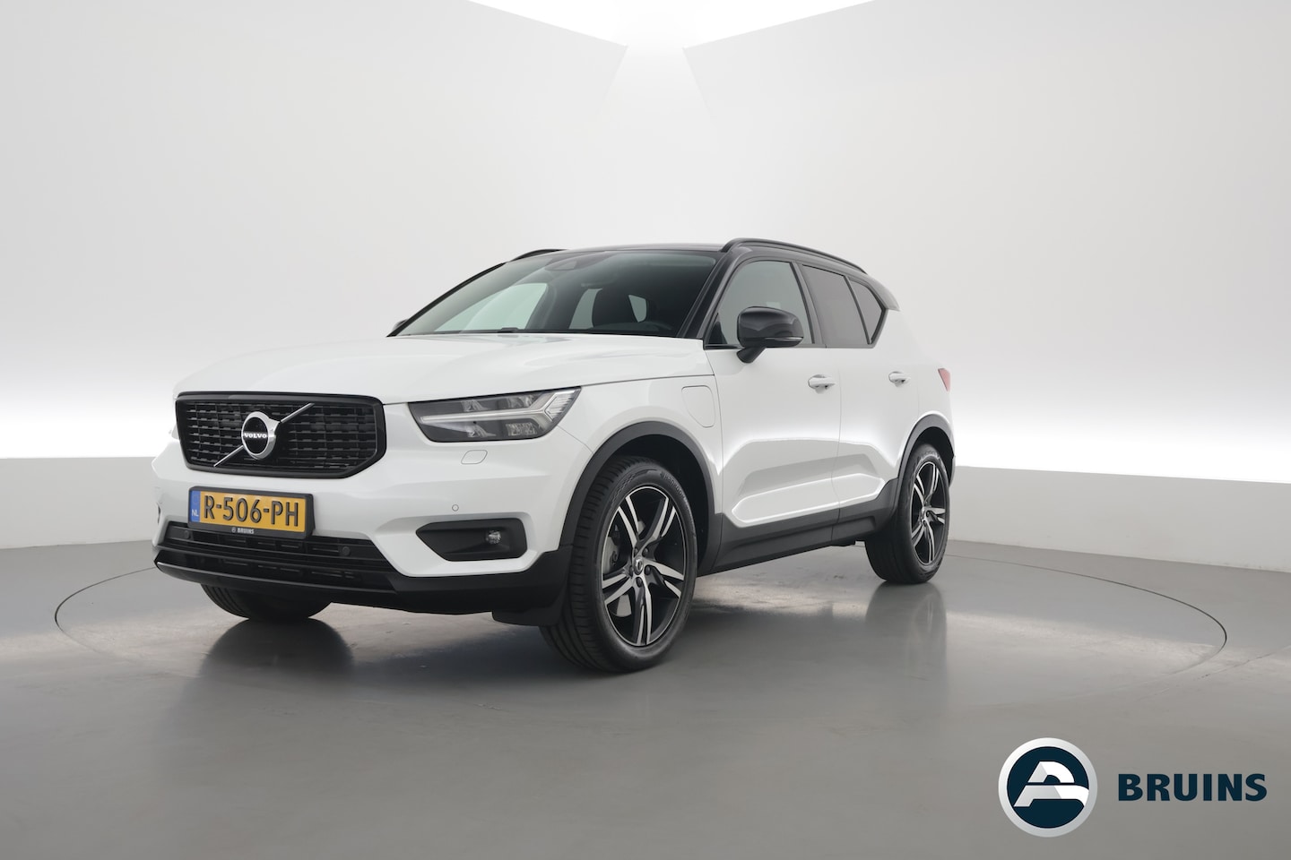 Volvo XC40 - 1.5 T5 Recharge R-Design | Prijs rijklaar | Trekhaak | Adap. cruise | Blis | Elek. Stoelen - AutoWereld.nl
