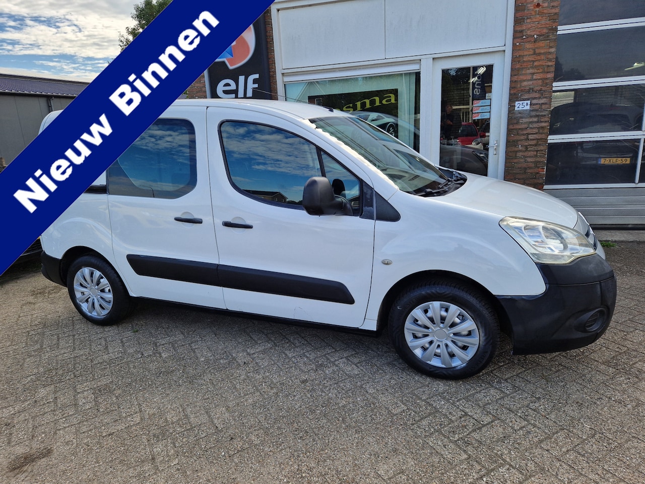 Citroën Berlingo - 1.6 HDI ''500 Club'' 3 Persoons - Schuifdeur - Trekhaak - Apk 27-08-2027 !! - AutoWereld.nl