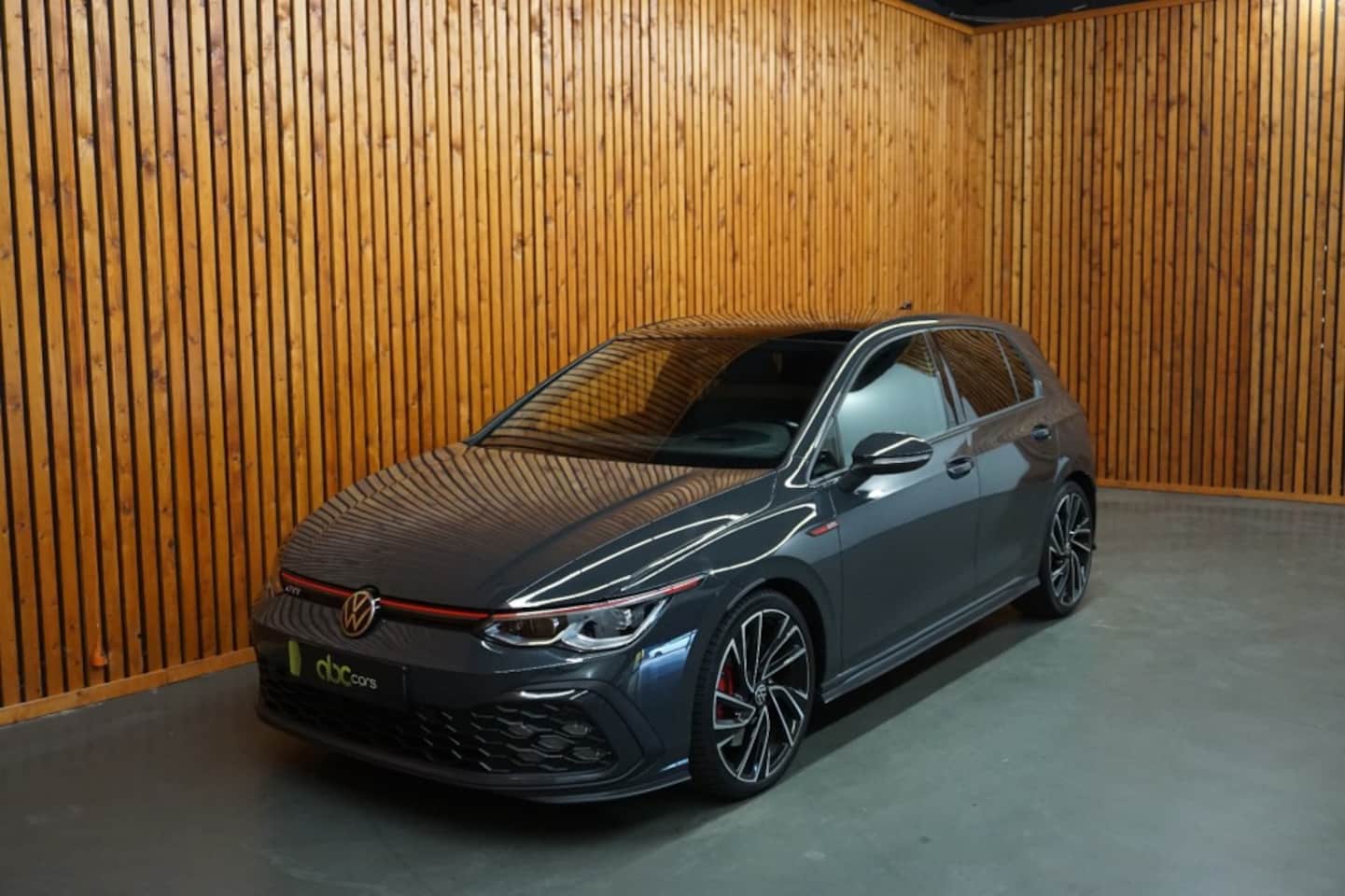 Volkswagen Golf - 2.0 TSI GTI / Panoramadak / Head-up Display - AutoWereld.nl