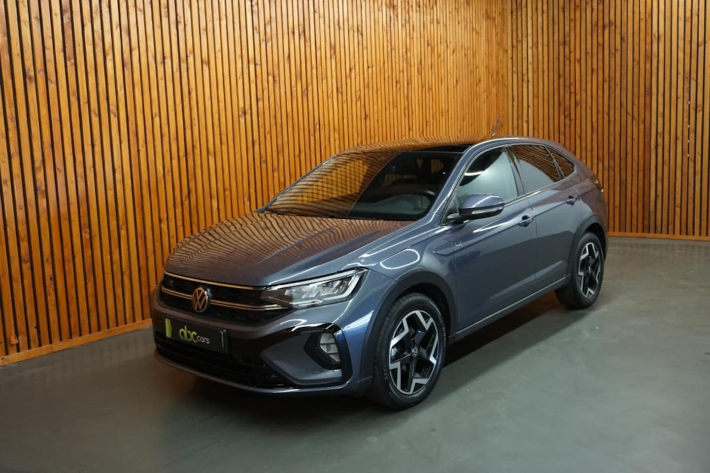 Volkswagen Taigo - 1.0 TSI R-LINE Automaat / Panoramadak / Navigatiesysteem - AutoWereld.nl