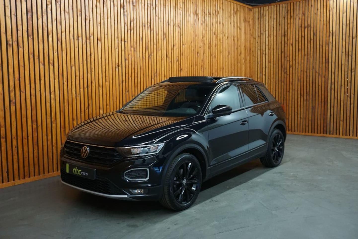 Volkswagen T-Roc - 1.5 TSI SPORT Automaat - Panoramadak Navigatie Apple Carplay - AutoWereld.nl