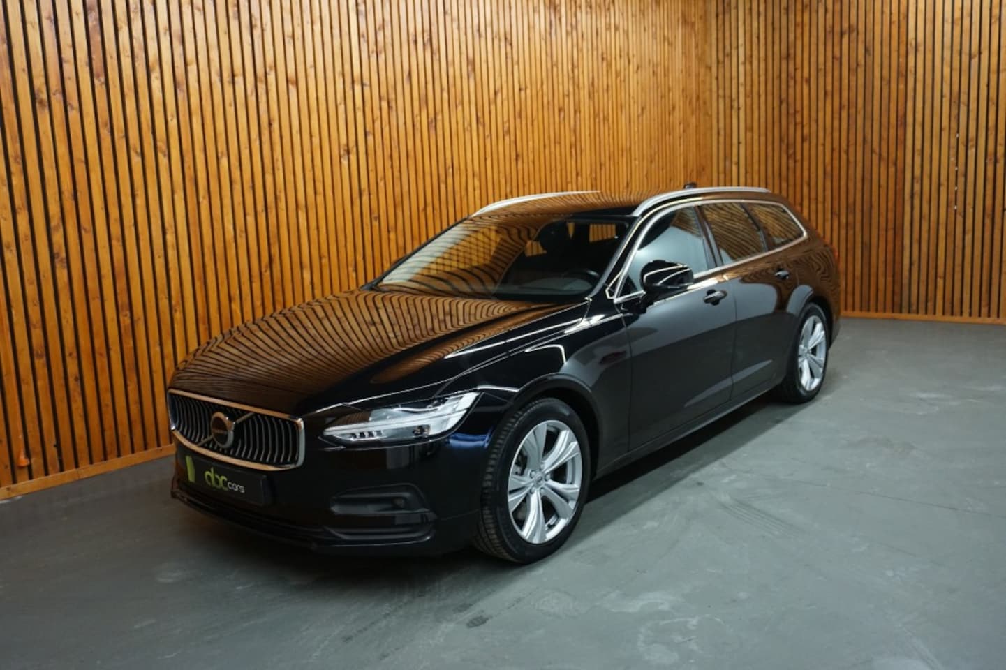 Volvo V90 - 2.0 B4 Business Pro Automaat / Navi / Clima / Leer - AutoWereld.nl