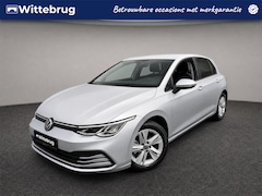 Volkswagen Golf - 1.0 TSI 110pk Life / Navigatie / LM 16 inch / Camera / Parkeersensoren / LED