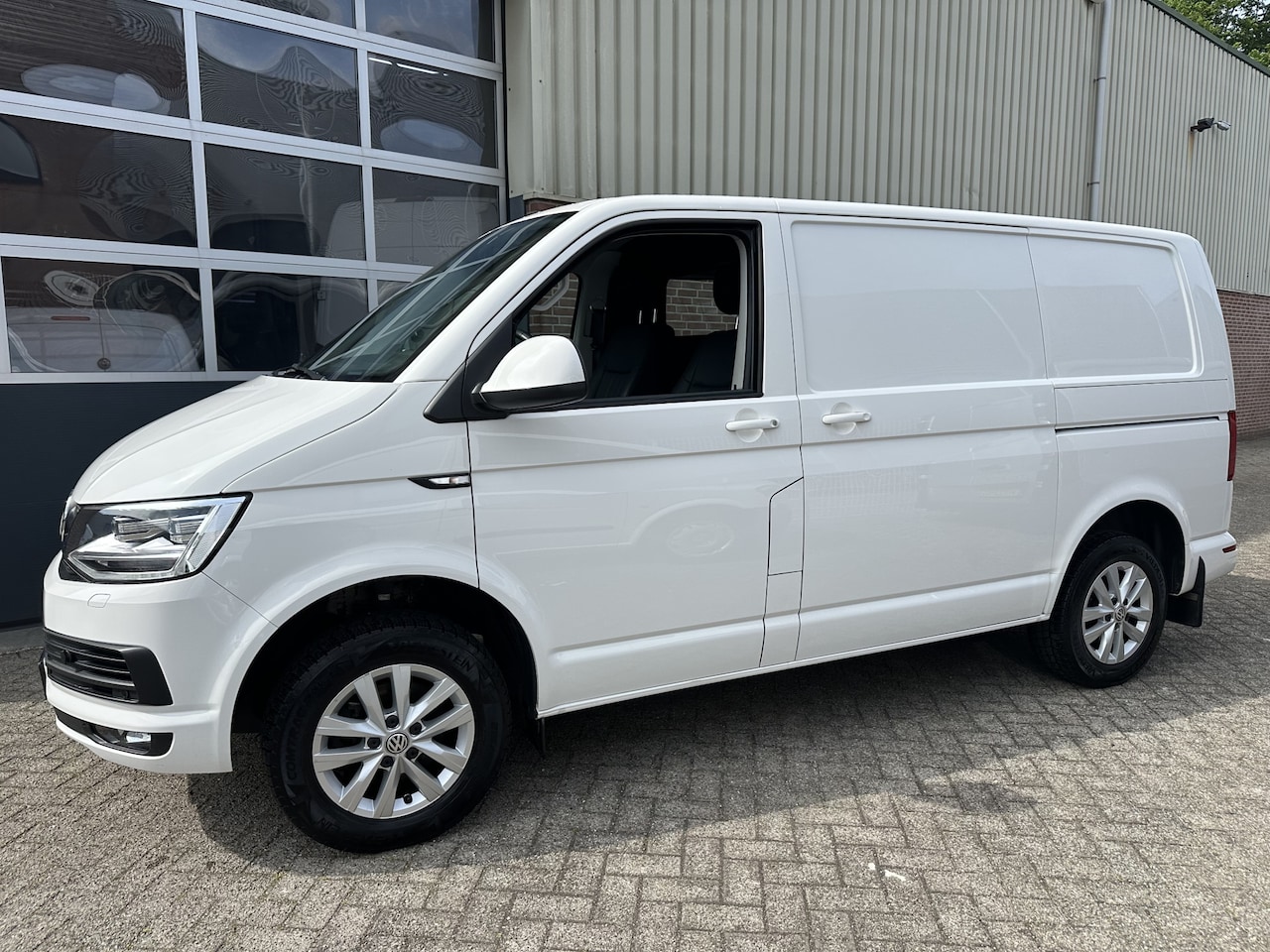 Volkswagen Transporter - 2.0 TDI 150pk DSG L1 4Motion Highline 2 Schuifdeuren,leer,Enz - AutoWereld.nl