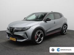 Alfa Romeo Junior - Elettrica Veloce 54 kWh 280 PK | Sperdifferentieel | Sabelt Kuipstoelen | Camera | Parkeer