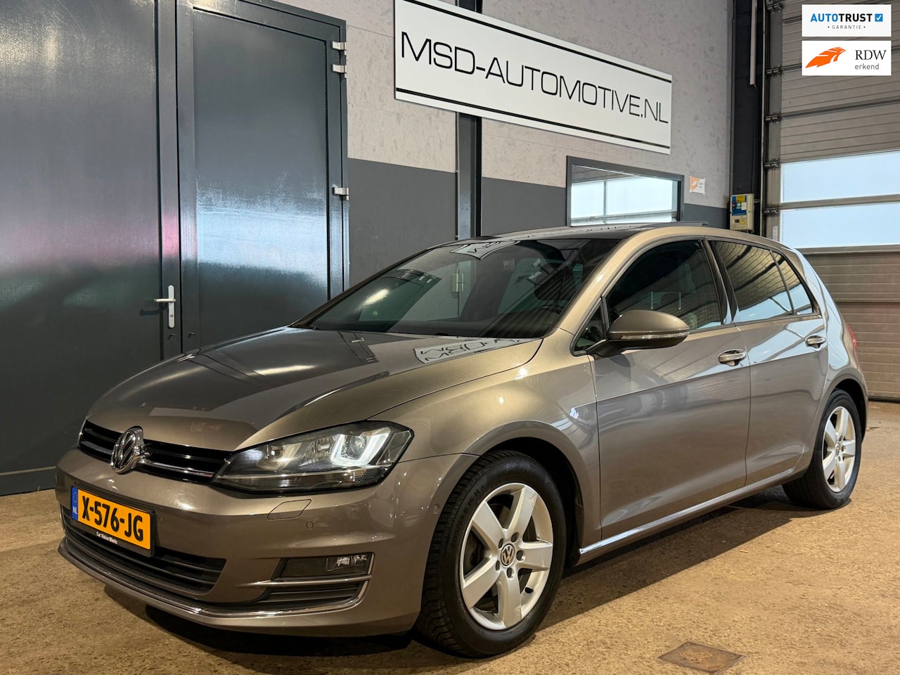 Volkswagen Golf - 1.4 TSI Highline|Pnorama|Led|R - line Stoelen/Stuur ! - AutoWereld.nl