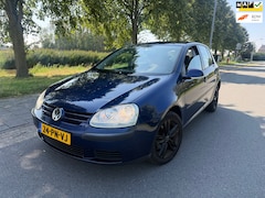 Volkswagen Golf - 1.6 FSI Trendline ELEK.RAMEN/ APK 08-2027
