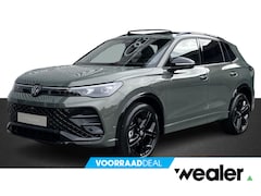Volkswagen Tiguan - R-Line Edition 1.5 eHybrid 150 kW / 204 PK DSG | Black Style | Panoramadak | Trekhaak wegk