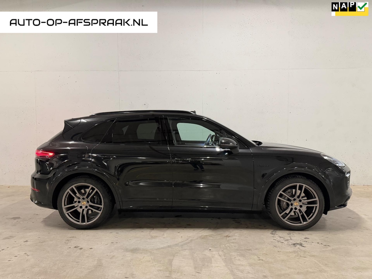 Porsche Cayenne - 3.0 E-Hybrid Sportchrono SportDesign Pano 360 Bose ACC - AutoWereld.nl