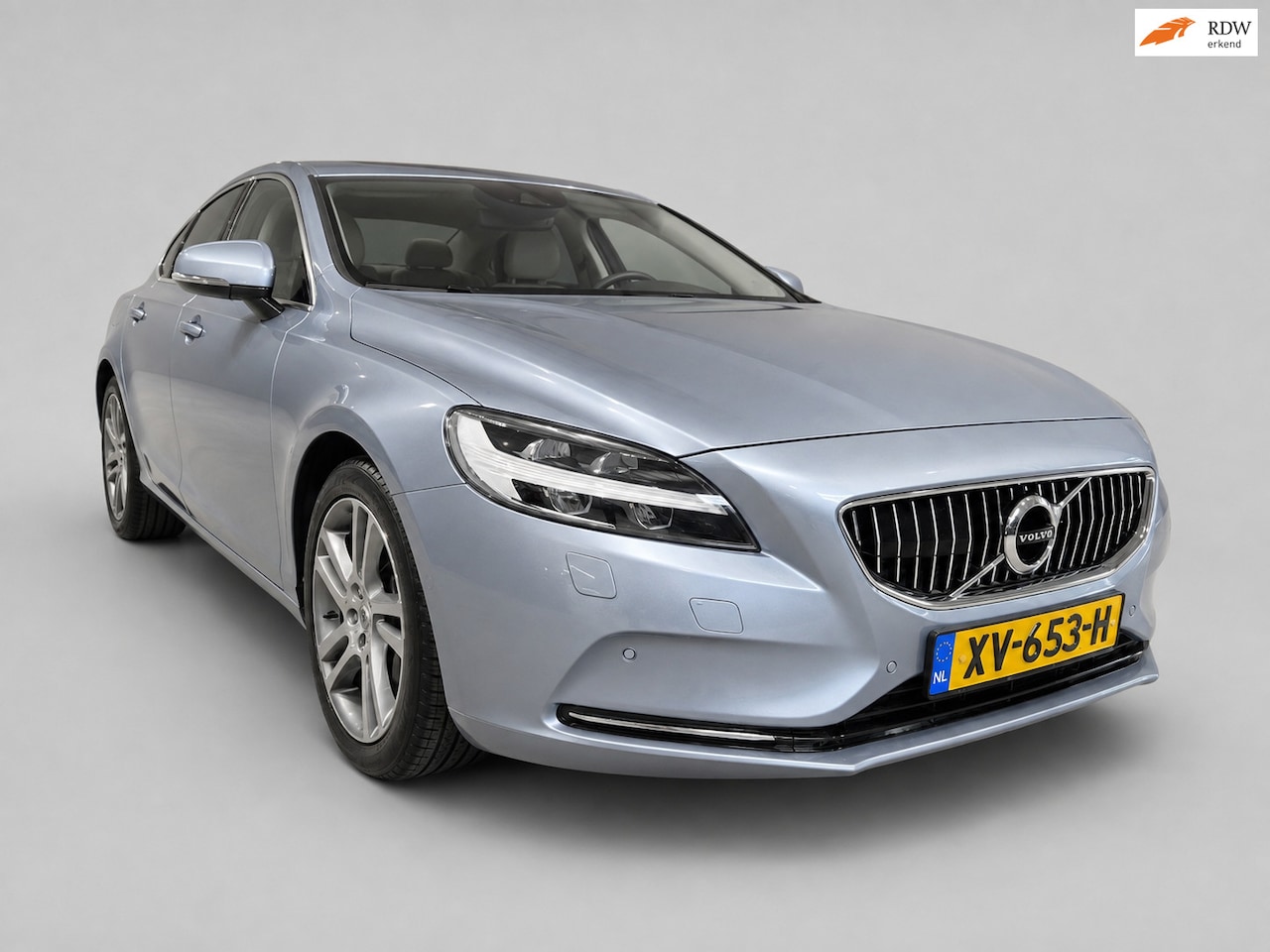 Volvo V40 - 2.0 T4 Inscription - Automaat - Leder met memory - Stoelverw - Navi - Camera - Trekhaak - - AutoWereld.nl