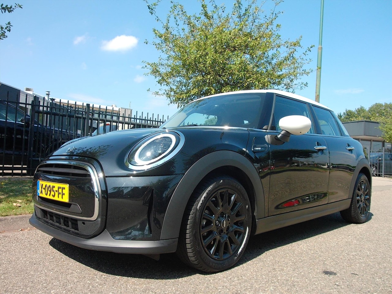 MINI 5-Deurs - Mini (f55) 1.5 136pk Aut Cooper Camden Clima - AutoWereld.nl