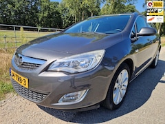 Opel Astra Sports Tourer - 1.4 Turbo Cosmo pas 76.400km dealer ond. zeer mooi