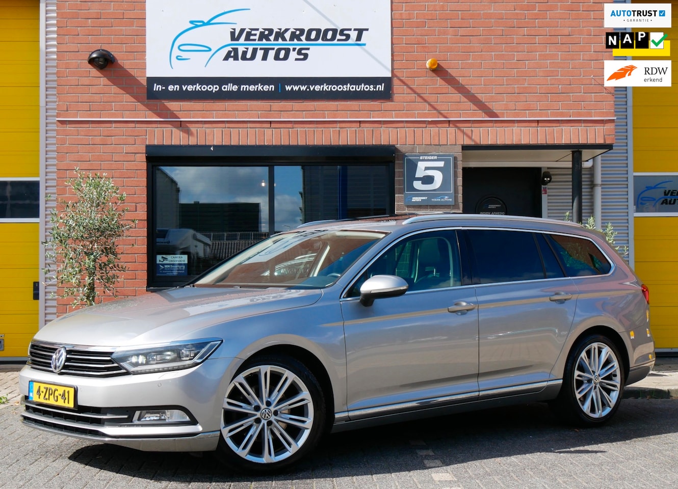 Volkswagen Passat Variant - 1.4 TSI ACT Highline. pano. navi. trekhaak. leder/alcantara - AutoWereld.nl