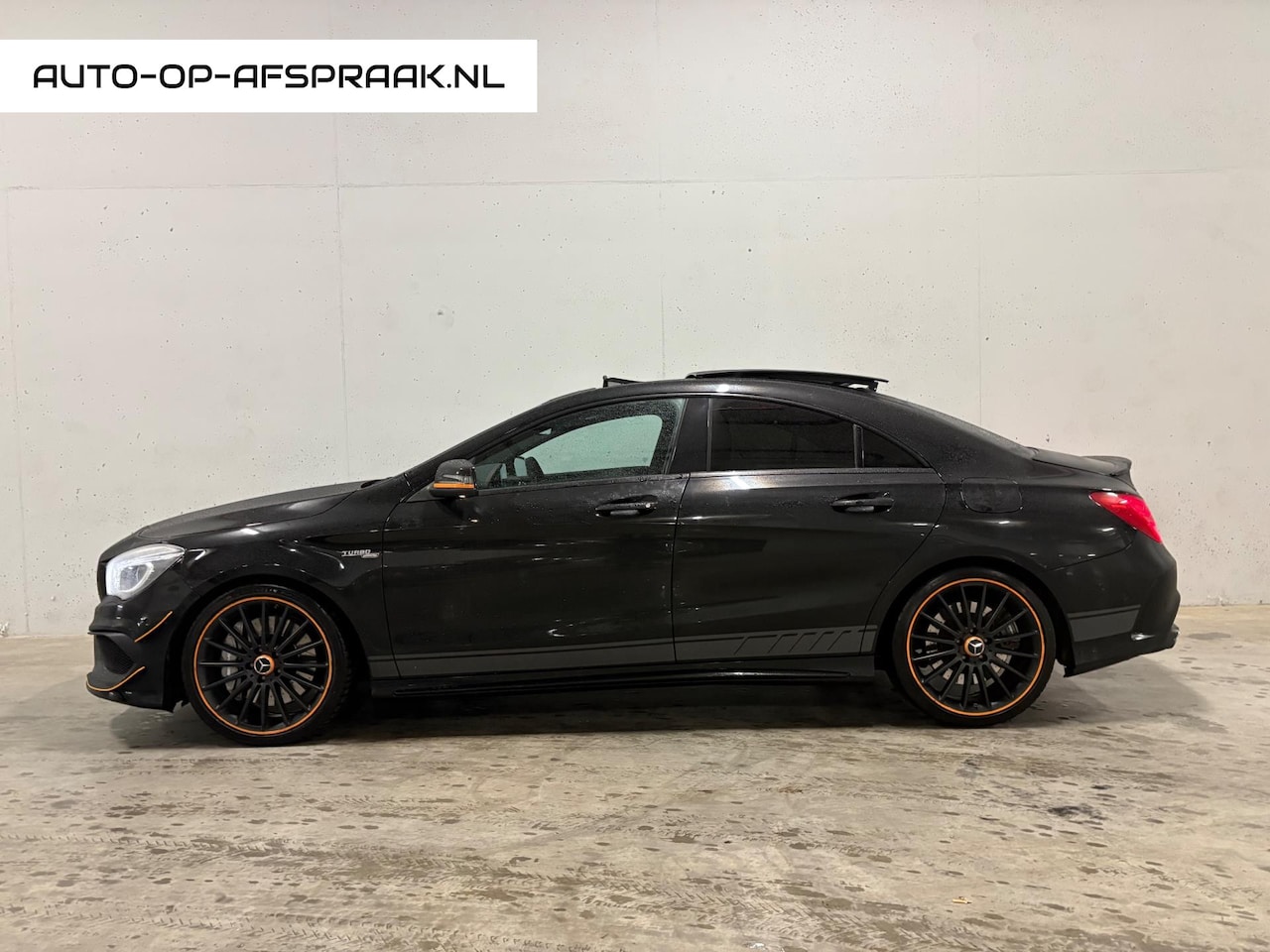 Mercedes-Benz CLA-Klasse - AMG 45 4MATIC OrangeArt Edition Pano Camera Harman/Kardon - AutoWereld.nl