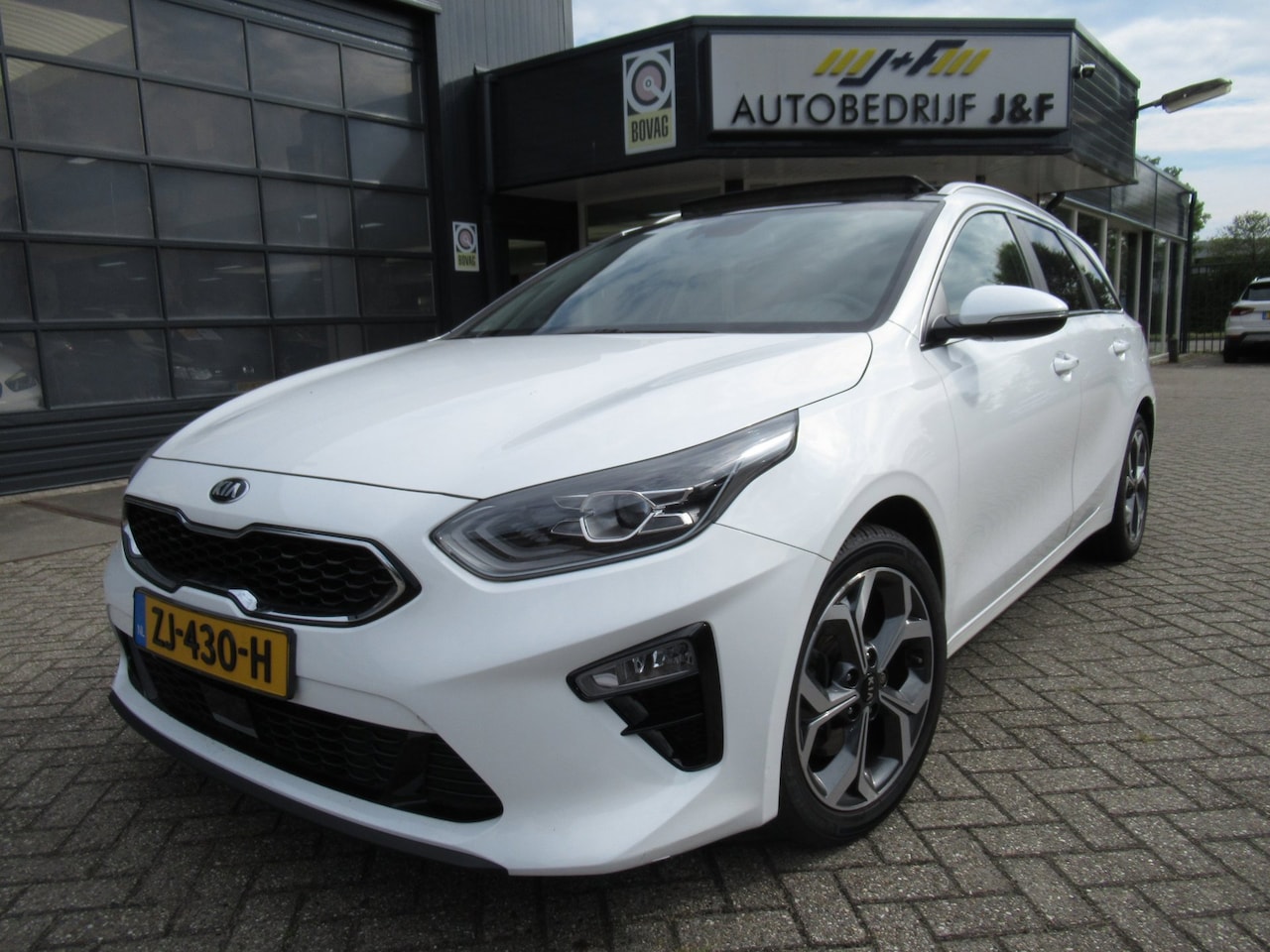 Kia Cee'd Sportswagon - Ceed 1.0 T-GDi ExecutiveLine / 1e EIG / PANO / NAV / Stoelverw. / Stoelkoeling - AutoWereld.nl