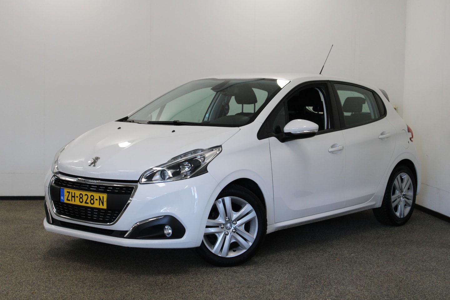 Peugeot 208 - 1.2 PureTech Signature 1.2 PureTech Signature - AutoWereld.nl