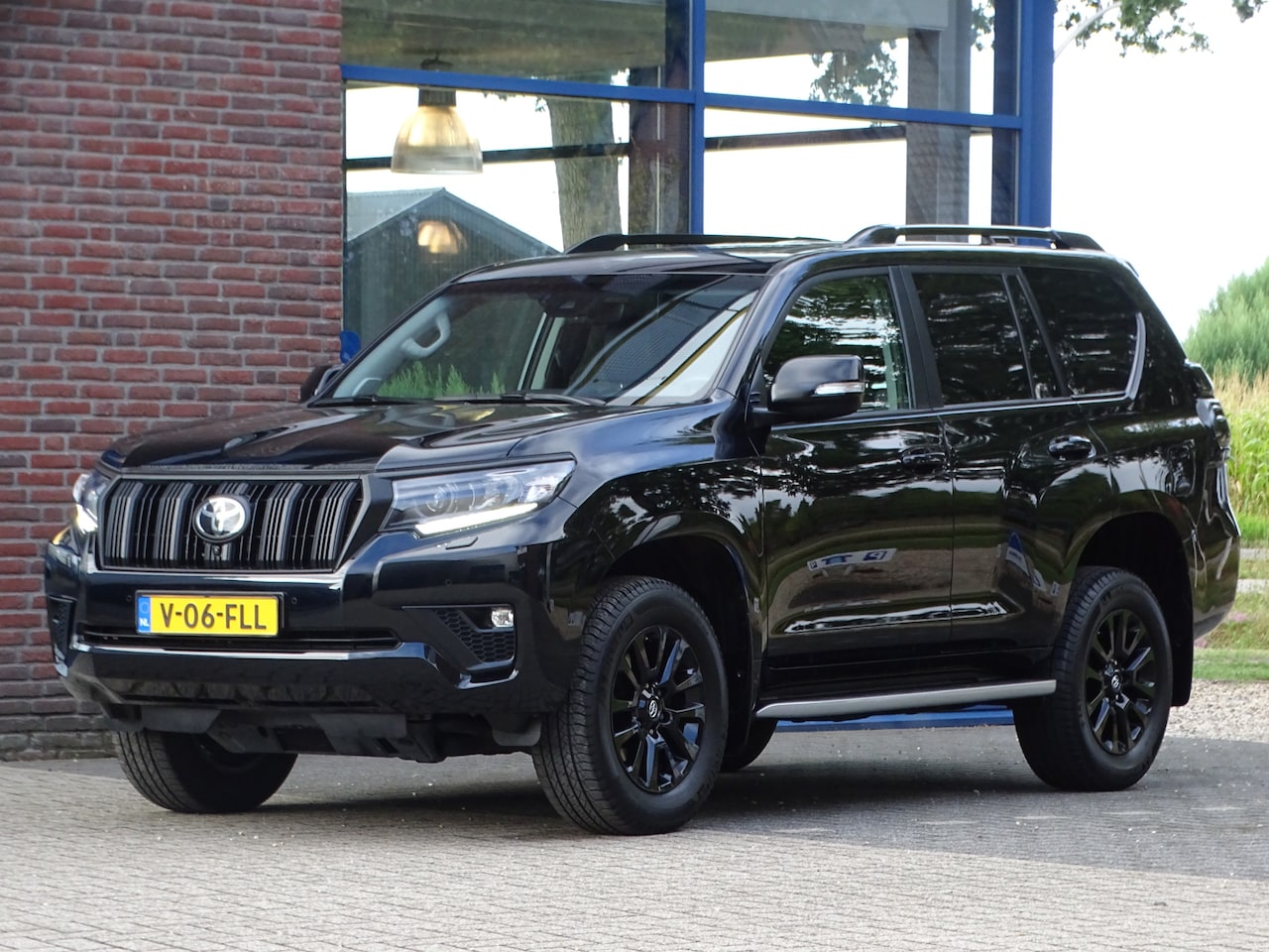 Toyota Land Cruiser - 2.8 D-4D-F Professional High Roof Window Van TREKHAAK - AutoWereld.nl