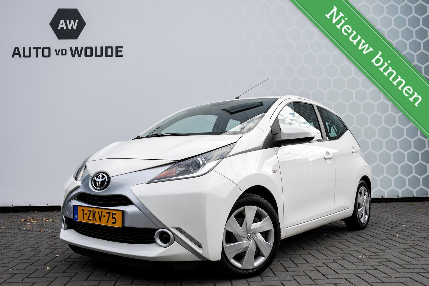 Toyota Aygo - 1.0 VVT-i x-play camera Airco centrale vergrendeling - AutoWereld.nl