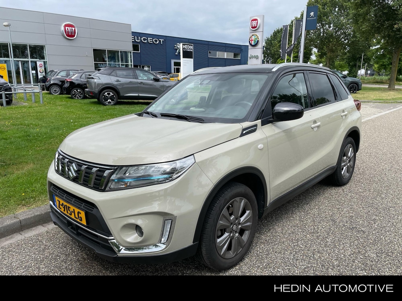 Suzuki Vitara - 1.4 Boosterjet Select Rhino Edition Smart Hybrid | Trekhaak | Camera | Stoelverwarming | C - AutoWereld.nl