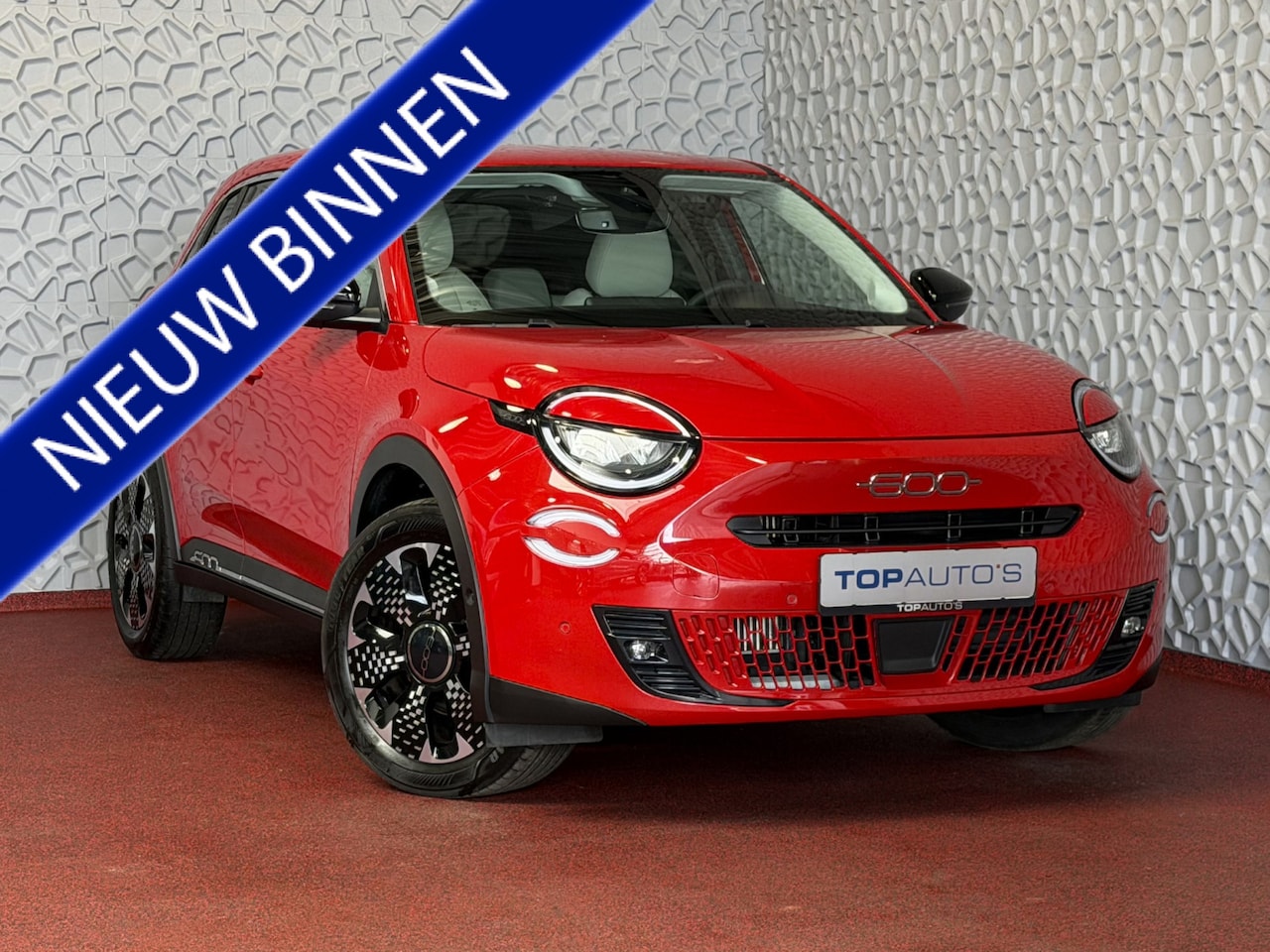 Fiat 600 - 1.2 LA PRIMA STOELVERW. ELEK.KLEP LEER MASSAGE CAMERA CARPLAY ADAP.CRUISE ELEK.STOEL 18''L - AutoWereld.nl