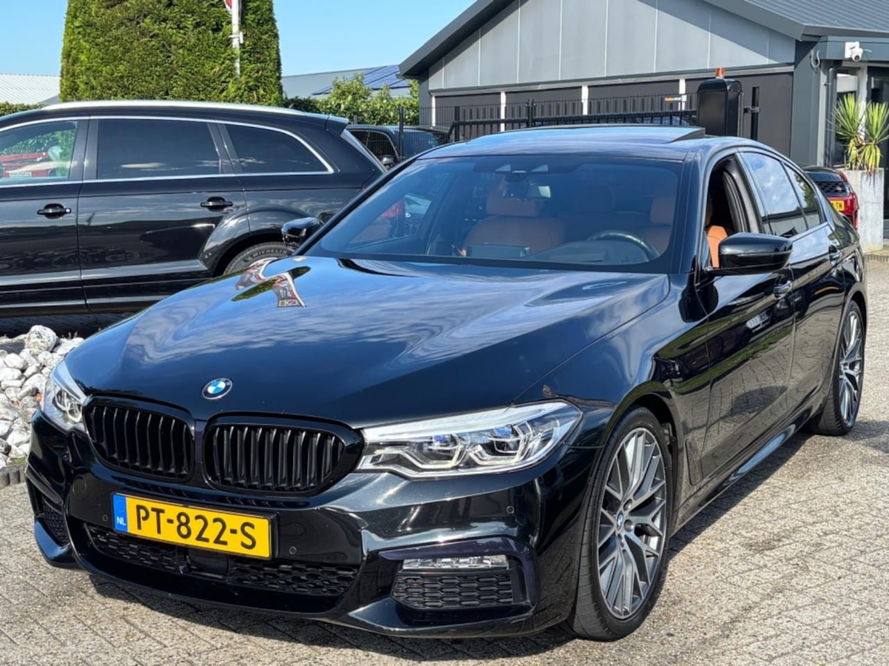 BMW 5-serie - 520i Sedan 2017 Zwart M-Pakket Schuifdak HUD - AutoWereld.nl
