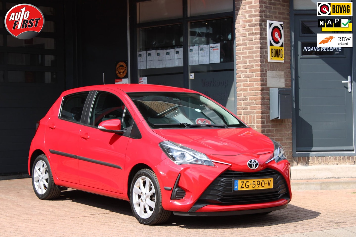 Toyota Yaris - 1.0 VVT-i Active // Navigatie // Camera // All season banden - AutoWereld.nl
