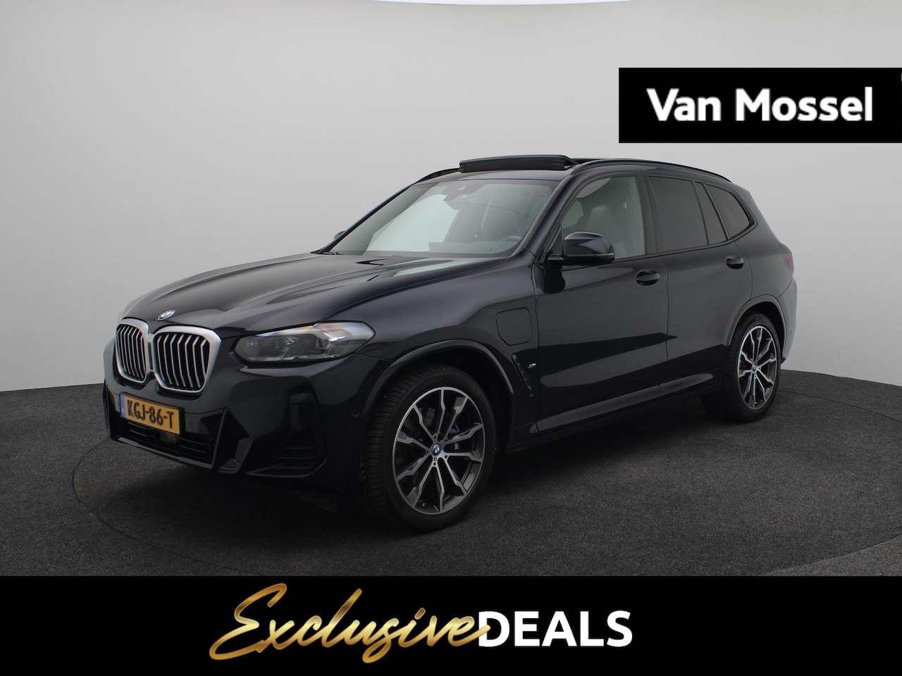 BMW X3 - xDrive30e High Executive | M-Sport | Comfort Access | Panoramadak | All Season Banden | - AutoWereld.nl
