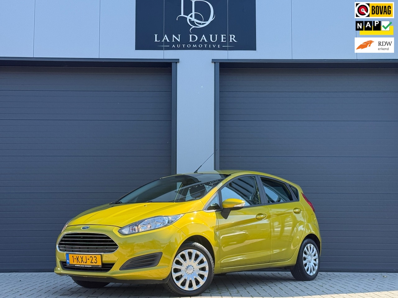 Ford Fiesta - 1.0 Style / NAP / Elektrische Ramen / Trekhaak - AutoWereld.nl
