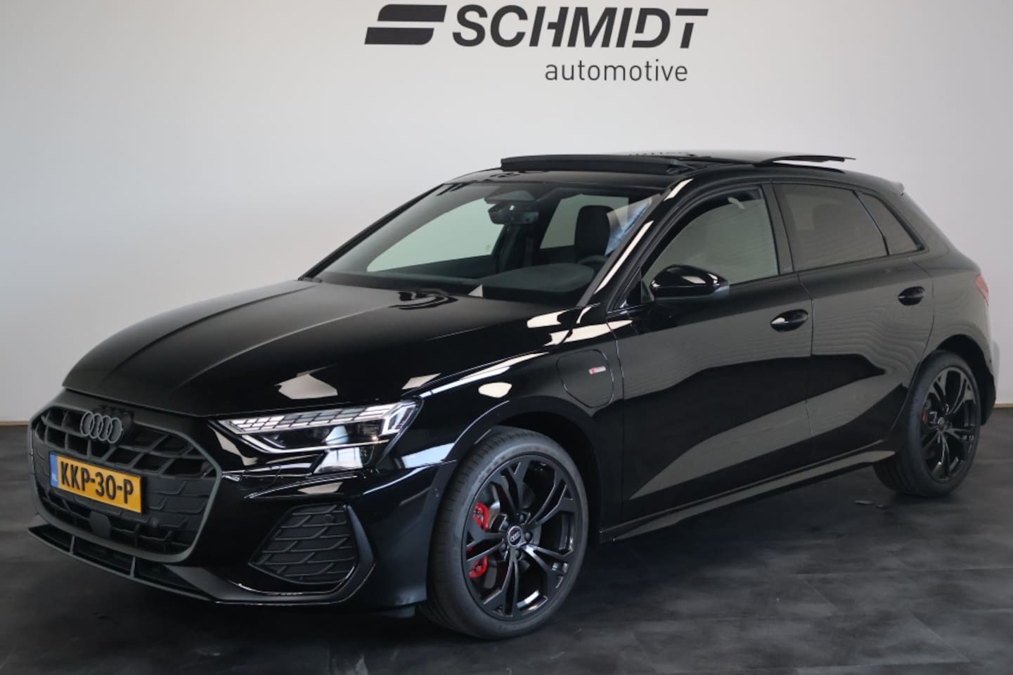 Audi A3 Sportback - 45 TFSIe S edition Competition 272pk | Panoramadak | Matrix LED | Leder - AutoWereld.nl