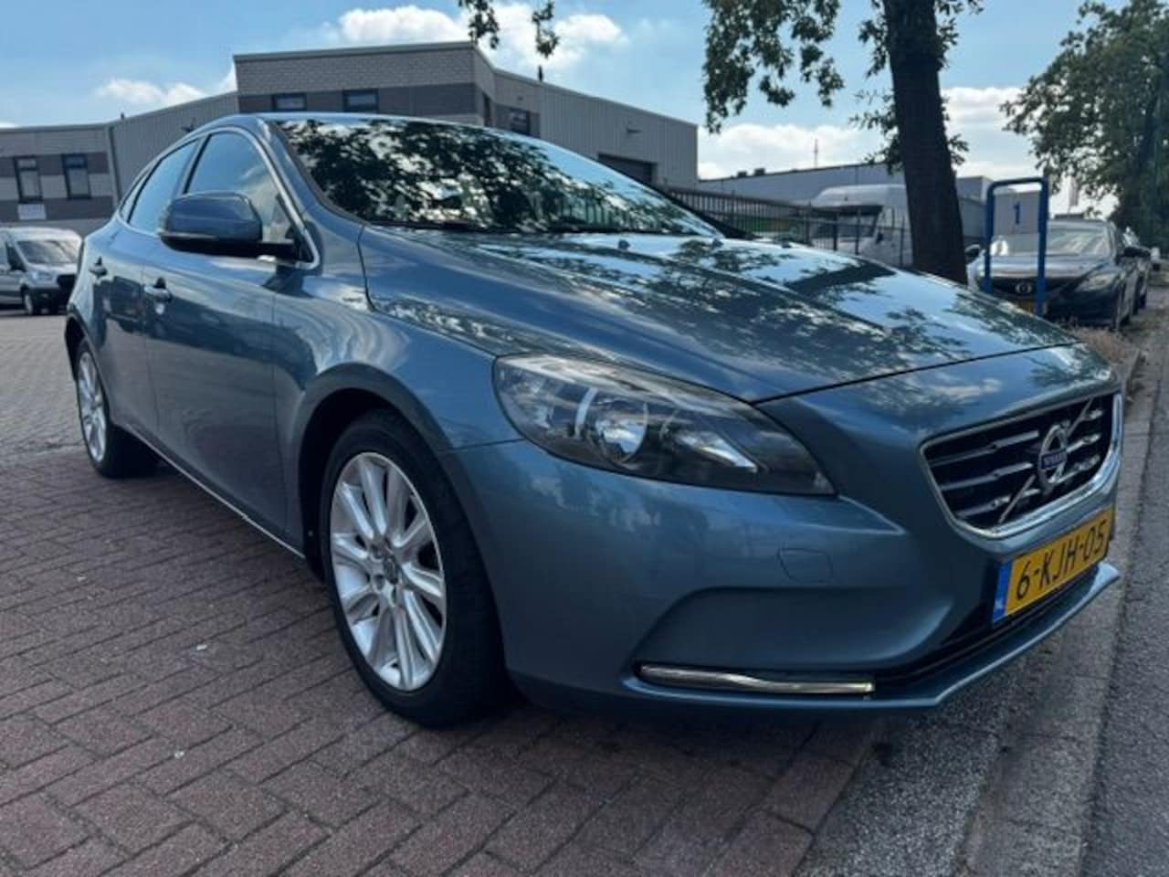 Volvo V40 - 1.6 D2 Momentum Airco/ECC,Navigatie,Camera - AutoWereld.nl