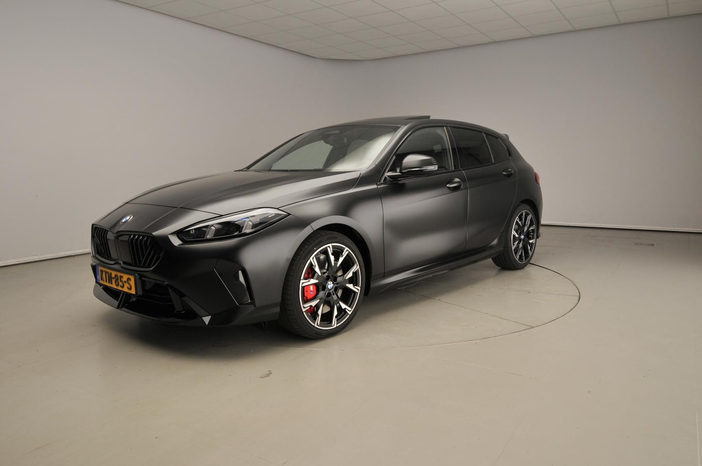 BMW 1-serie - 120 M Sportpakket Pro / Premium Pack / Panoramadak / Harman-Kardon / Camera / Getint glas - AutoWereld.nl