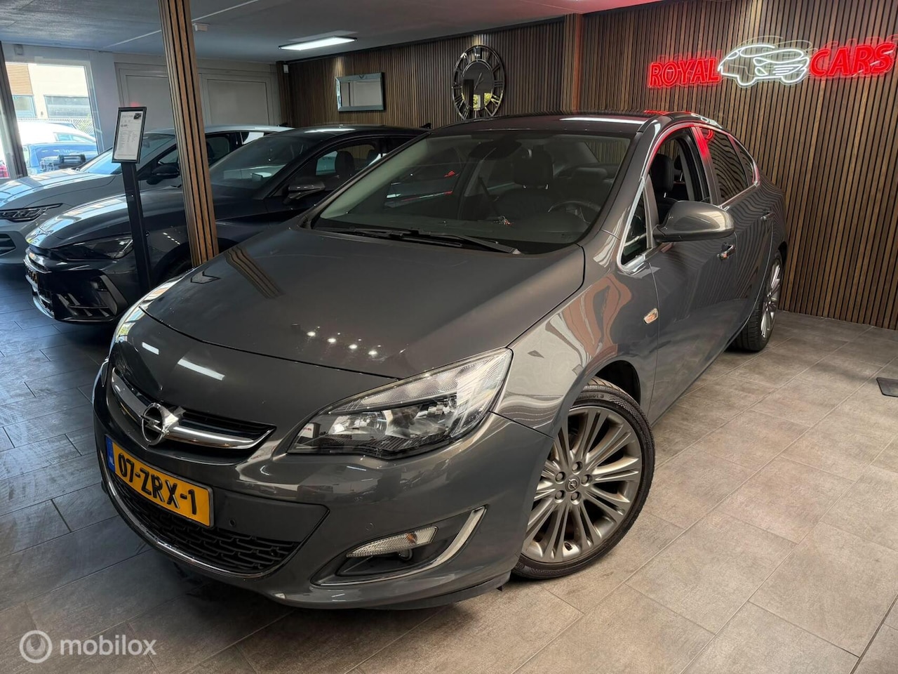 Opel Astra - 1.4 Turbo Cosmo| Navi|Cruise Control| Nieuw Staat - AutoWereld.nl