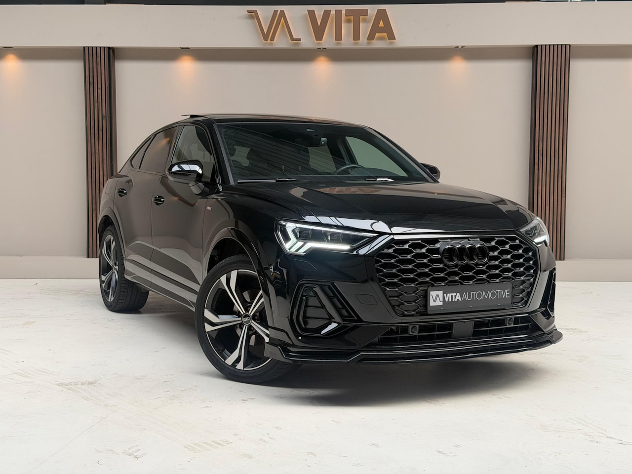 Audi Q3 Sportback - 35 TFSI S Edition Full Option|Audi Exclusive| Pano|Matrix|Trekhaak|Keyless| - AutoWereld.nl