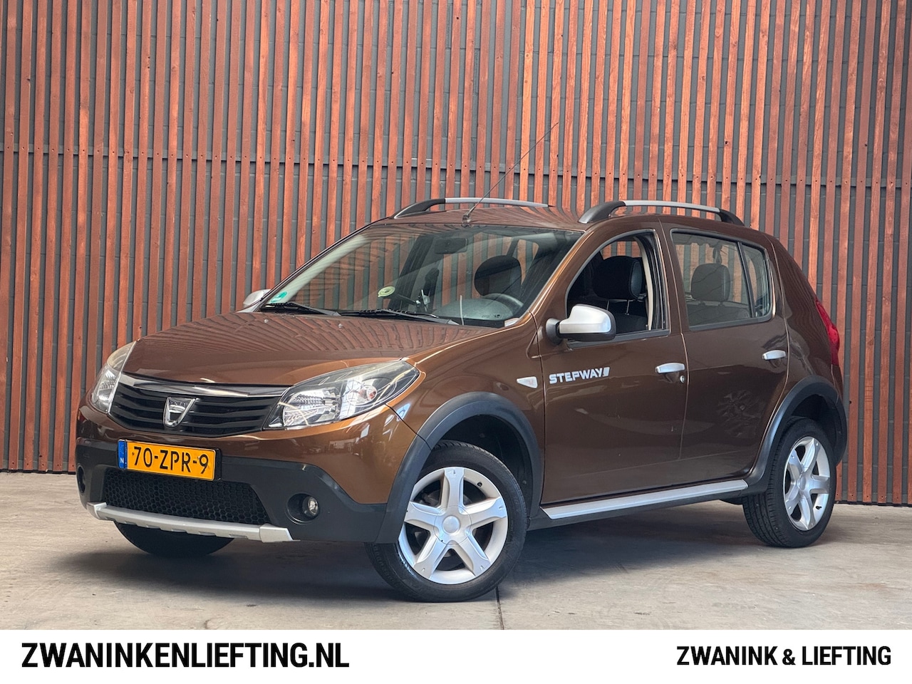 Dacia Sandero Stepway - 1.6 Airco-Bt/Radio-Elek.Pakket-Trekhaak-NAP-NL Auto - AutoWereld.nl