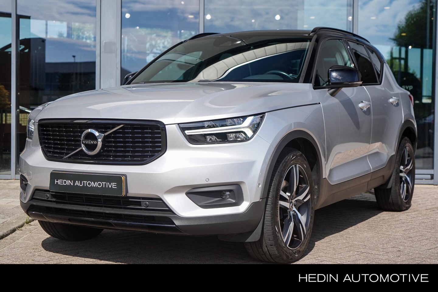 Volvo XC40 - 2.0 T5 AWD R-Design | Panorama Dak | Elektrische Stoelen | Harman/Kardon | Stoel & Stuurve - AutoWereld.nl