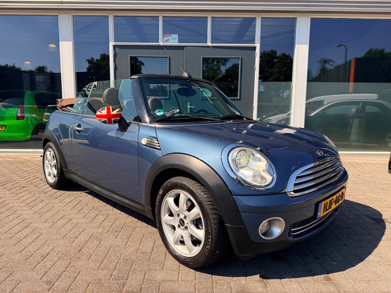 MINI Cabrio - 1.6 Cooper/Leer/Navigatie/Stoelverwarming/Luxe UItvoering!!! - AutoWereld.nl
