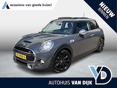 MINI 3-Deurs - 2.0 Cooper S Chili Serious Business JCW pakket / Panoramadak / stoelverw. / 17" velgen