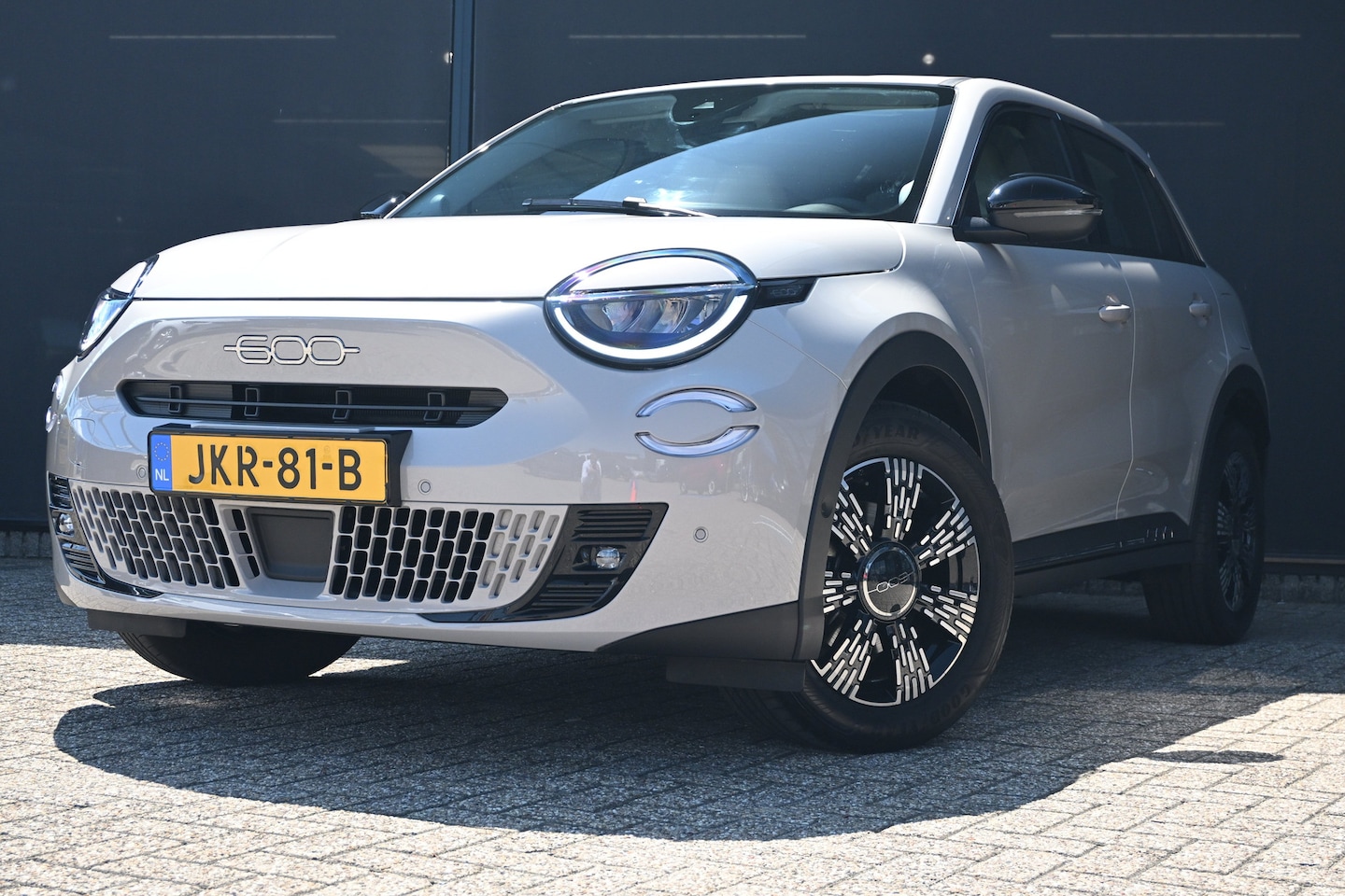 Fiat 600e - Urban 54 kWh tot 8 Jaar garantie! 7,4 kWh boordlader | Climate Control | Navigatie by App - AutoWereld.nl