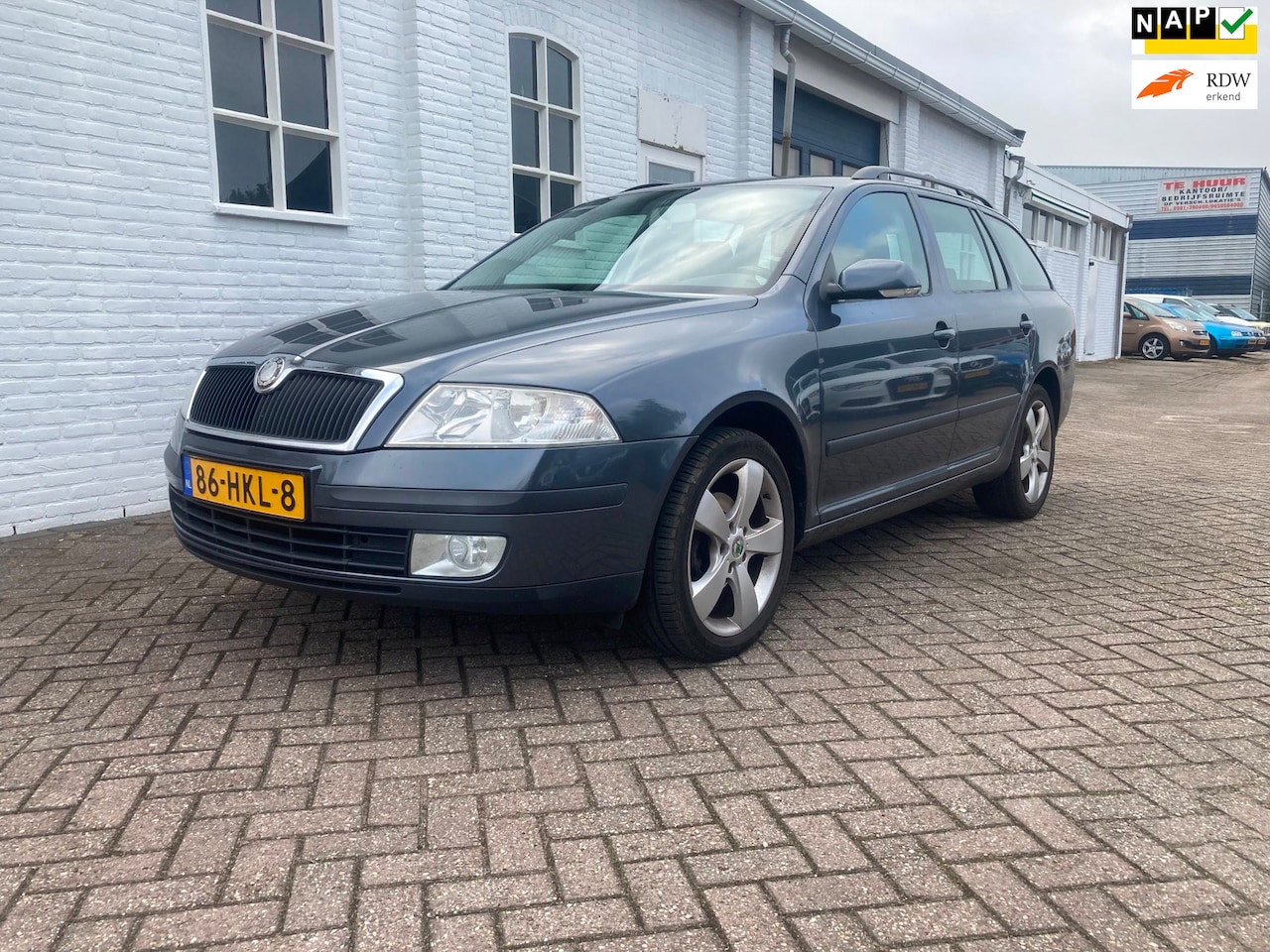 Skoda Octavia Combi - 1.6 FSI Tour Bj 2009, Airco, Cruise control, apk tot 01-2027, inruil is mogelijk - AutoWereld.nl