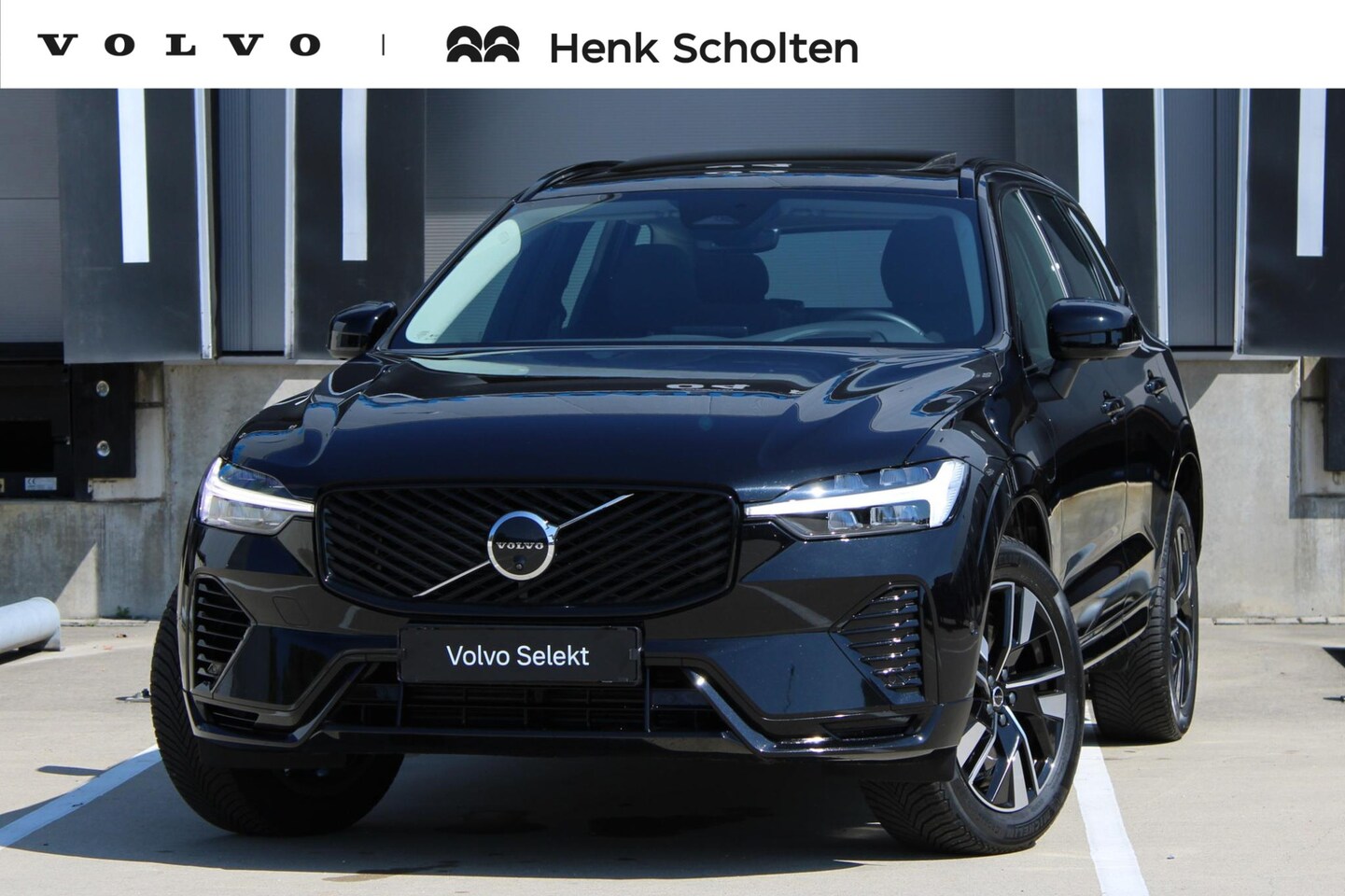 Volvo XC60 - T6 Plug-in hybrid AWD Plus Dark | Panoramadak | Trekhaak | 360 graden camera | Verwarmbare - AutoWereld.nl