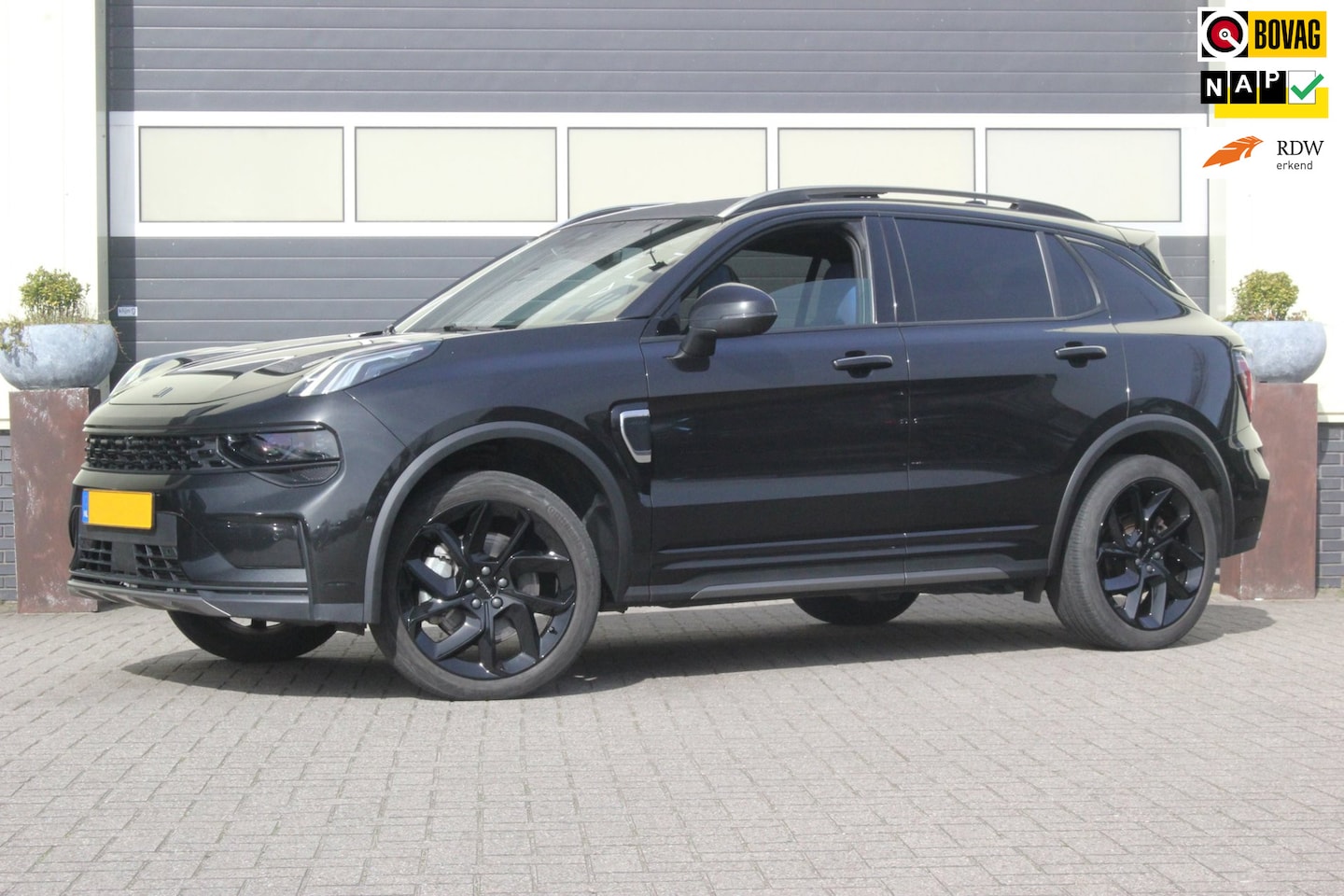Lynk & Co 01 - 1.5 PHEV Plug-in hybrid | Panoramadak | Donkere Hemelbekleding | - AutoWereld.nl