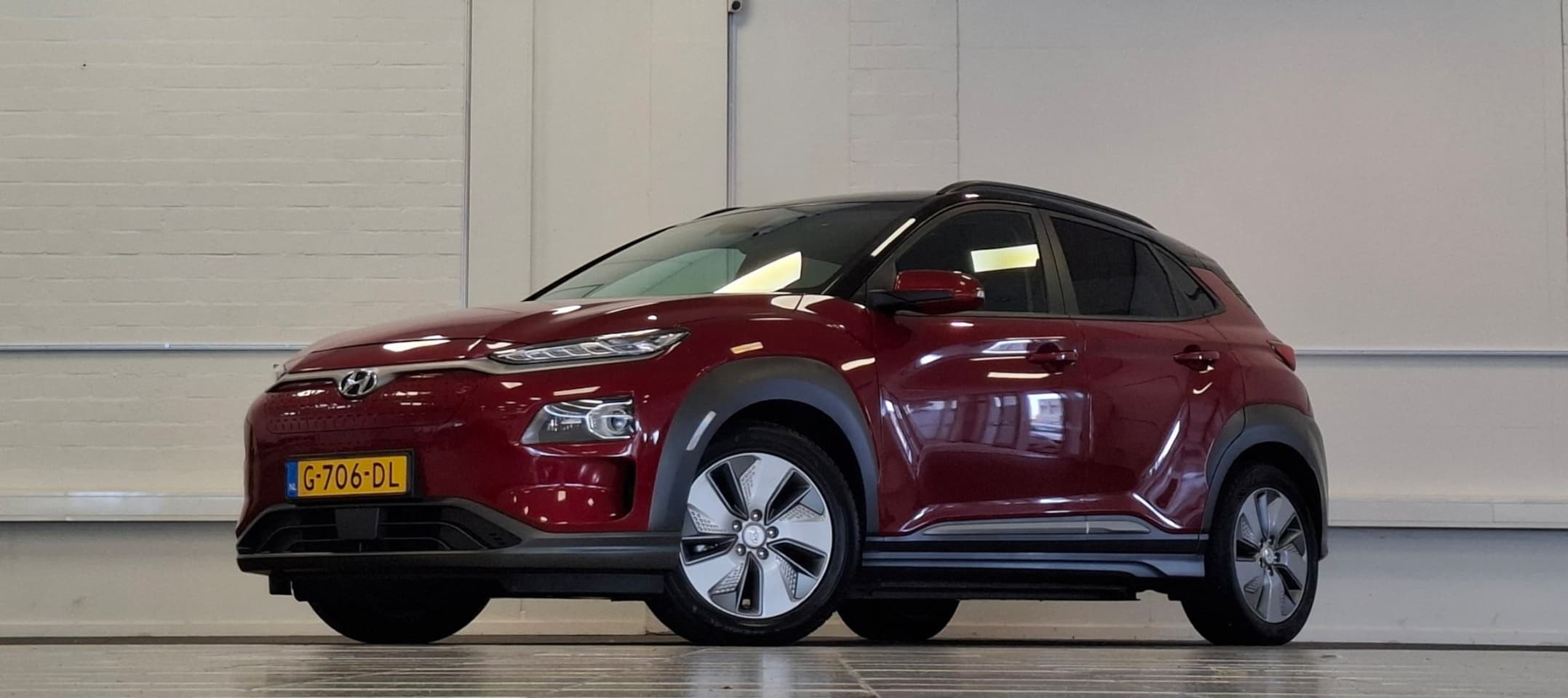 Hyundai Kona Electric - EV Premium 64 kWh Trekhaak 2e Eigenaar SOH - AutoWereld.nl