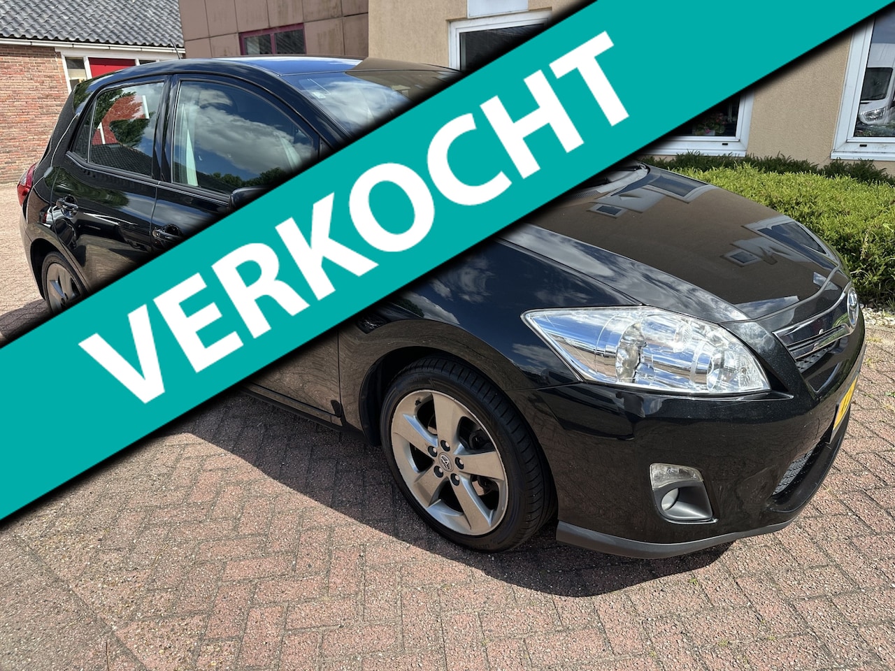 Toyota Auris - 1.8 Full Hybrid Executive NAVI/CAMERA/APK NAP - AutoWereld.nl