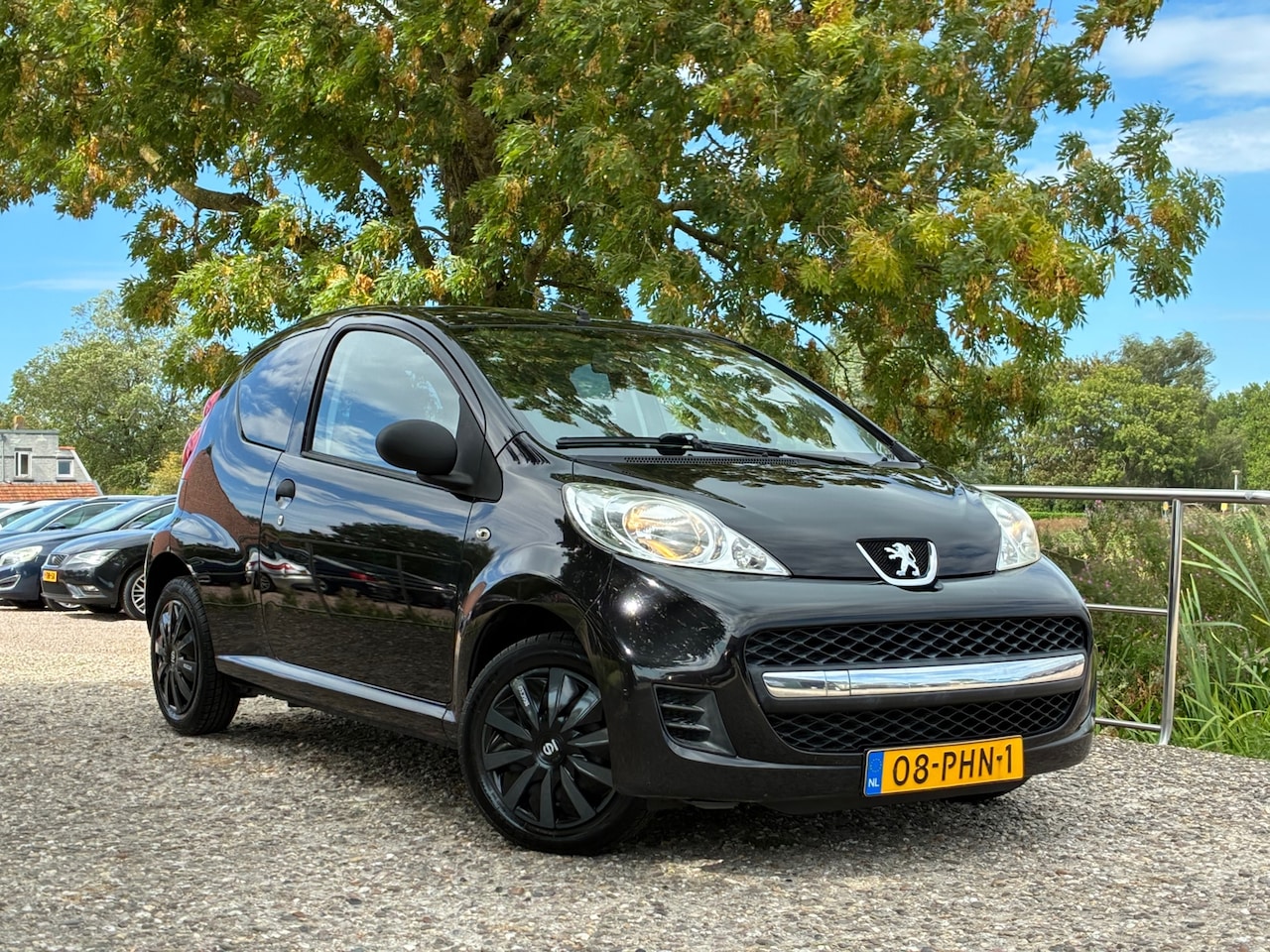 Peugeot 107 - 1.0-12V XR | 3-6-2027 APK nu €1.975,-!! - AutoWereld.nl