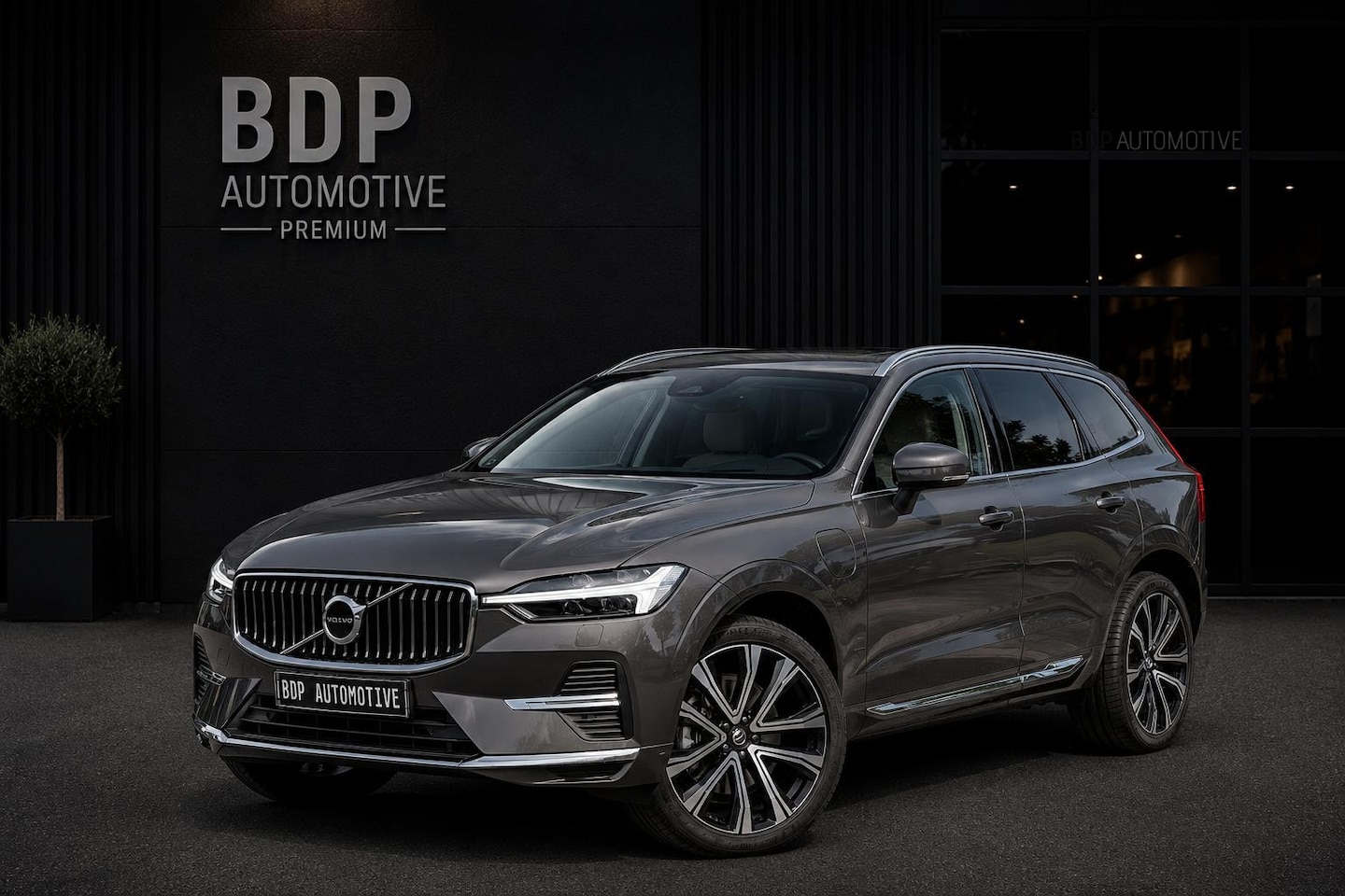 Volvo XC60 - 2.0 T6 Plug-in hybrid AWD Inscription BTW Auto | NL Auto | Nette auto | Dealer onderhouden - AutoWereld.nl