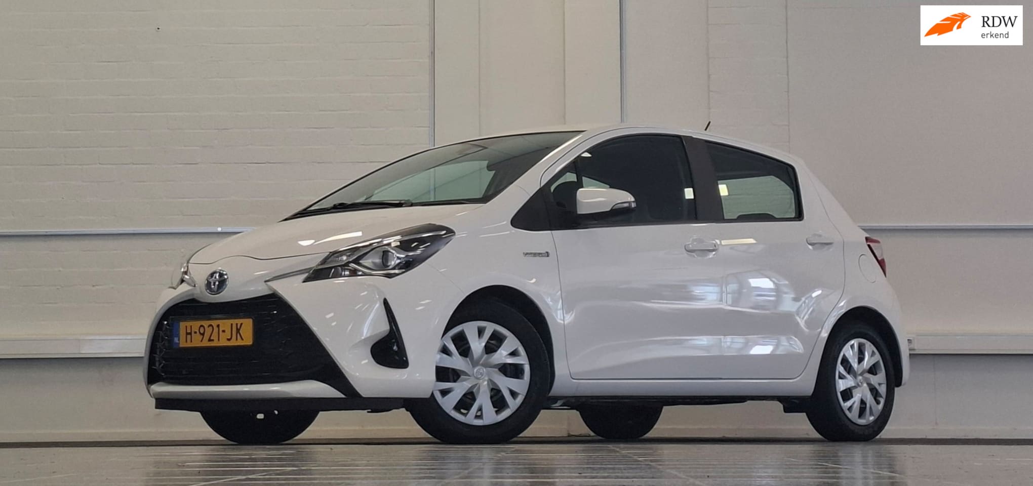 Toyota Yaris - 1.5 Hybrid Active Navigatie 100% Onderhouden Garantie Mooi! - AutoWereld.nl