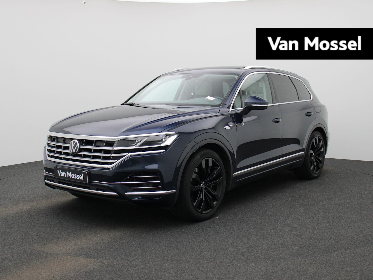 Volkswagen Touareg - 3.0 TSi eHybrid 4MOTION Elegance 381 PK| Dealeronderhouden | Luchtvering | Panoramadak | L - AutoWereld.nl