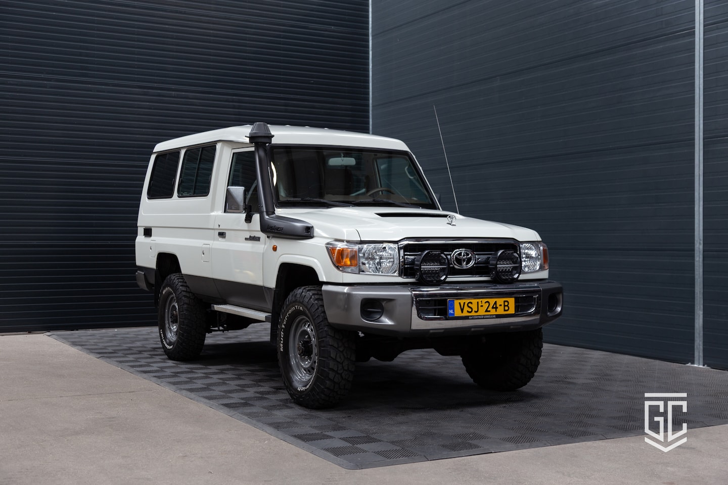 Toyota Land Cruiser - VDJ78 - AutoWereld.nl