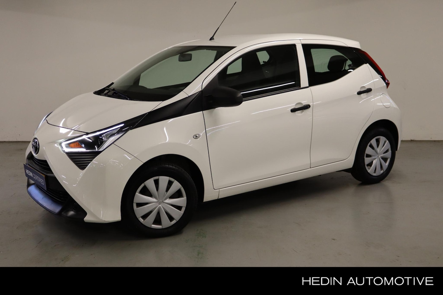 Toyota Aygo - 1.0 VVT-i x-fun | 5-Deurs | Airco | Cruise Control | Bluetooth | Audio | NL Auto | 38141KM - AutoWereld.nl