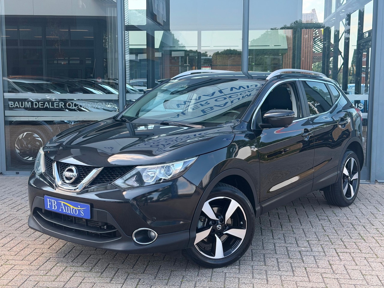 Nissan Qashqai - 1.2 N-Connecta Airco Navi Lmv Panodak Trekhaak - AutoWereld.nl
